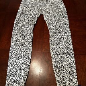 Black and White Patterned Workout Leggings with Pockets Small
